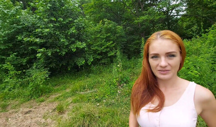 Прогулка с подругой на природе закончилась минетом