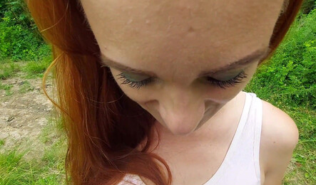 Прогулка с подругой на природе закончилась минетом