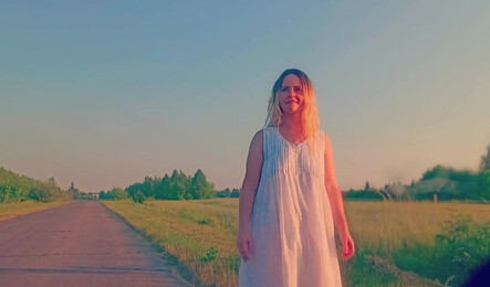 Решил подбросить деревенскую девушку и за одно развел на секс в машине