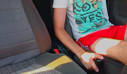 Решил подбросить деревенскую девушку и за одно развел на секс в машине