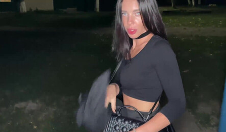 Неожиданный секс с незнакомцем прямо на улице