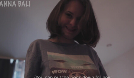 Сводная сестра соблазнила брата, когда была без трусиков