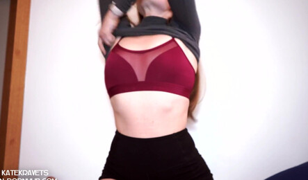 Русская девушка проиграла в шахматы на раздевания и секс