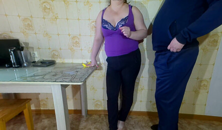 Русская пышка приготовила мужу не только обед, но и секс