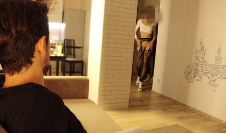 Русская женушка, просто обожает, когда любовник трахает ее при муже