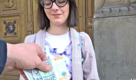 Молодая немка приняла участие в приватном порно кастинге за деньги