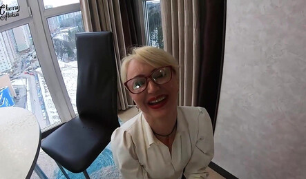 Похотливая русская училка трахнулась со студентом у мужа за спиной