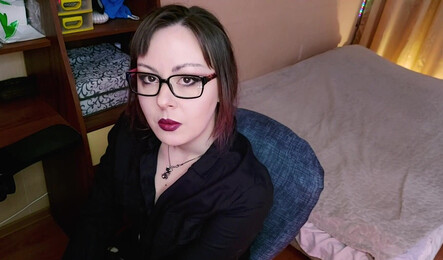 Училка возбудилась и решила немного развлечься