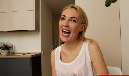 Русский парень разводит училку на отсос со спермой в рот