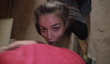 Пока мужа нет дома, молодая жена изменяет с соседом