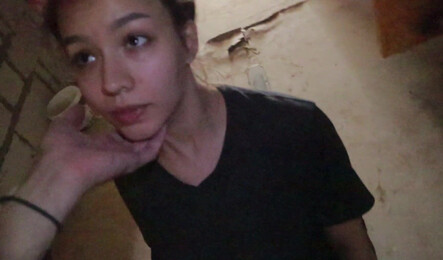 Пока мужа нет дома, молодая жена изменяет с соседом