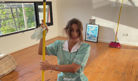 Домработница не отказала мужчине в хорошем сексе и отполировала его член