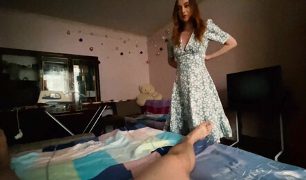 Русская похотливая жена занимается домашним сексом с мужем