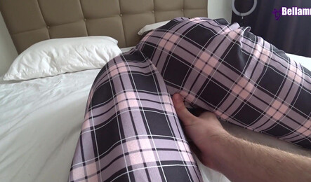 Сразу понял что она хочет утреннего секса и решил не мучать