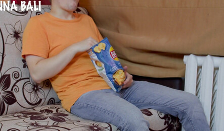 Русская девушка изменила любимому с его другом