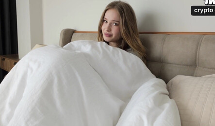 Зашел к другу в гости и соблазнил на секс его красивую сводную сестру