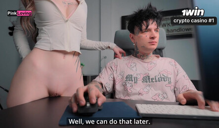 Сняла легинсы и начала соблазнять друга на секс