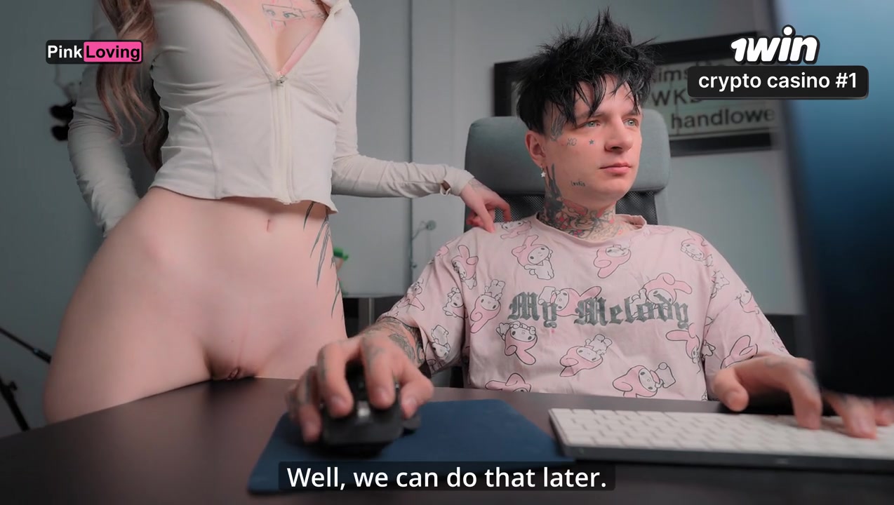 Сняла легинсы и начала соблазнять друга на секс