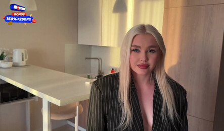 Риэлторша дала в попку молодому клиенту