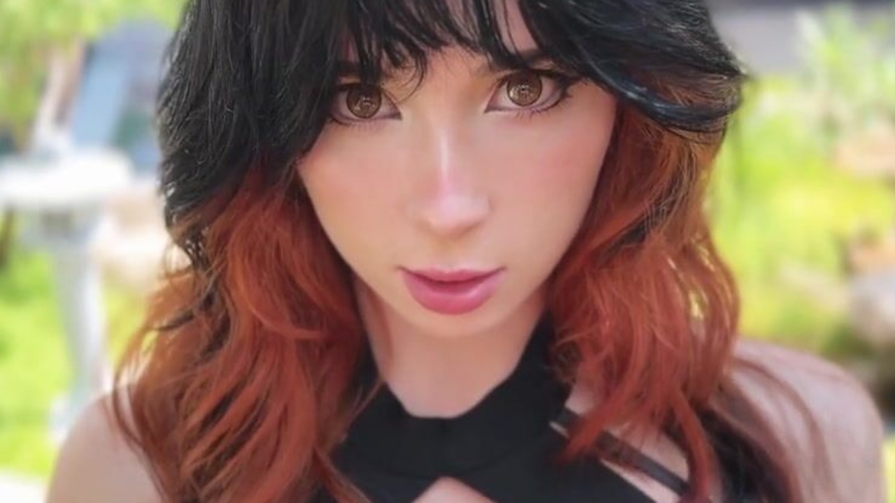 Муж в командировке уже месяц, а жена изменяет